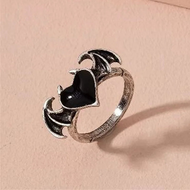 Rogue + Wolf Gothic Black Bat Ring Punk Flying Bat Metal Adjustable Women Jewelry Hot Festival Cosplay Gift Boys Girls Halloween Accessories Gothic Bat Wolf Black
