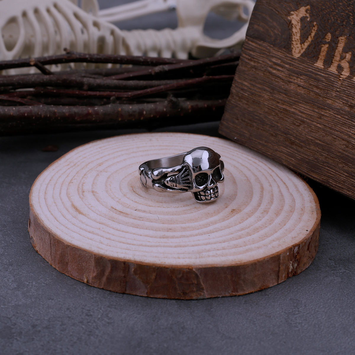 Blackcraft Cult Gothic Hand Holding Skull Ring Men's Retro Rock Index Finger Hip Hop Ring Biker Street Simple Jewelry Gift Wooden Box Skull Gothic Black