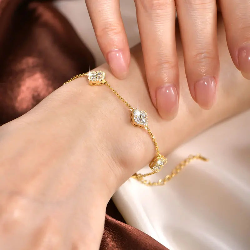 Élanor Jewels Moissanite Clover Bracelet