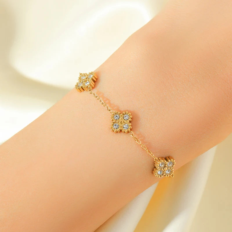 Lumière Bijoux Zircon Clover Bracelet